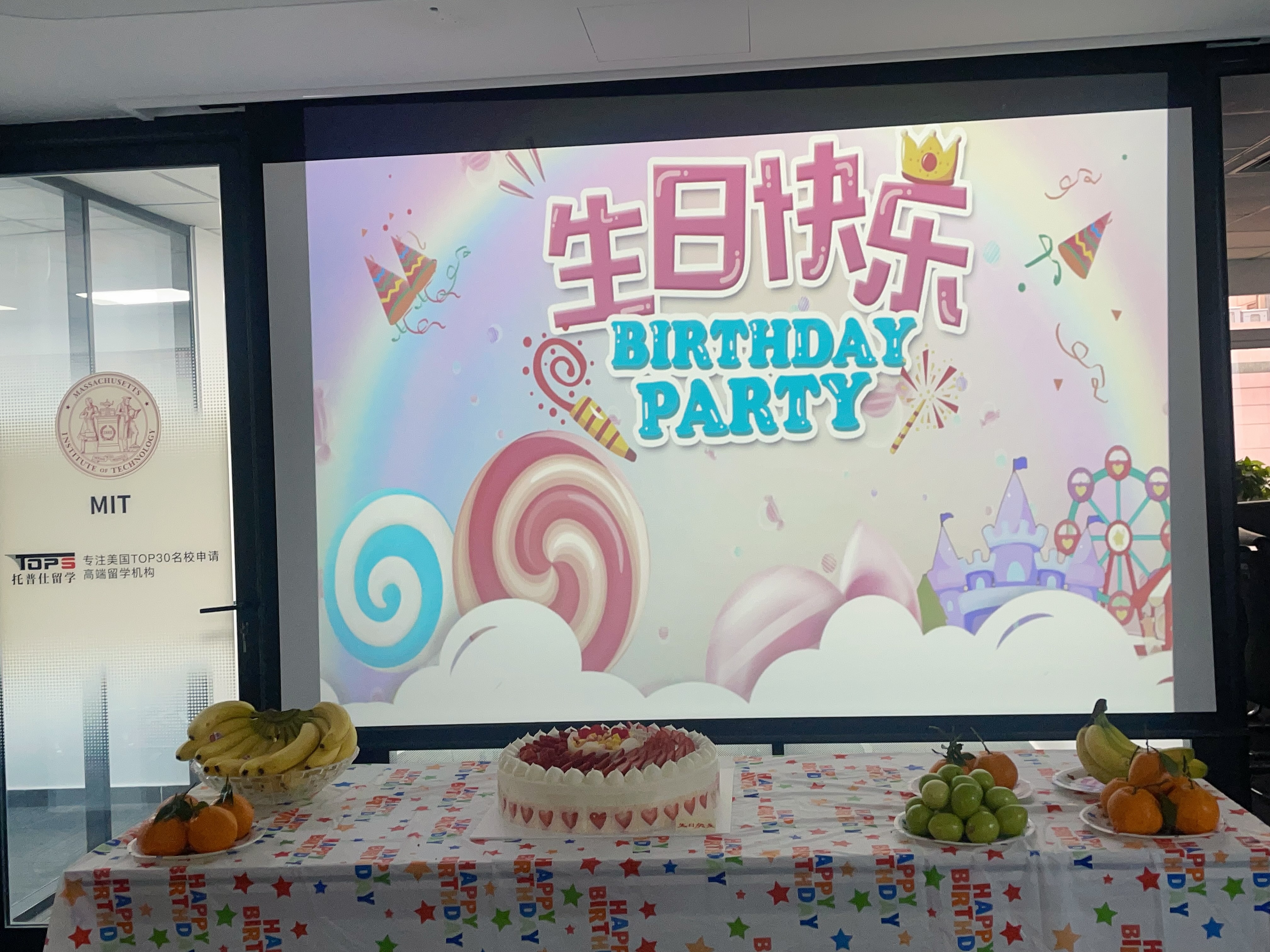 托普仕留学生日会：祝福2月份过生日的小伙伴们